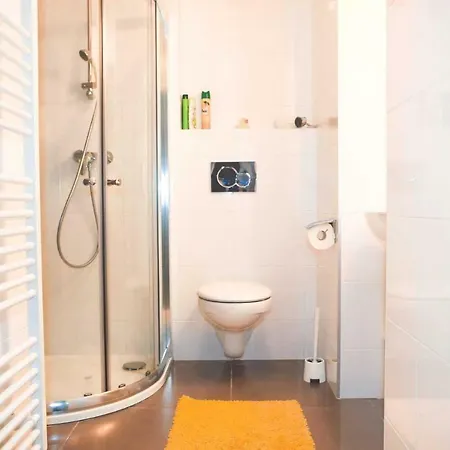 Yellow Apartment Few Steps From Metro Prague Exterior photo