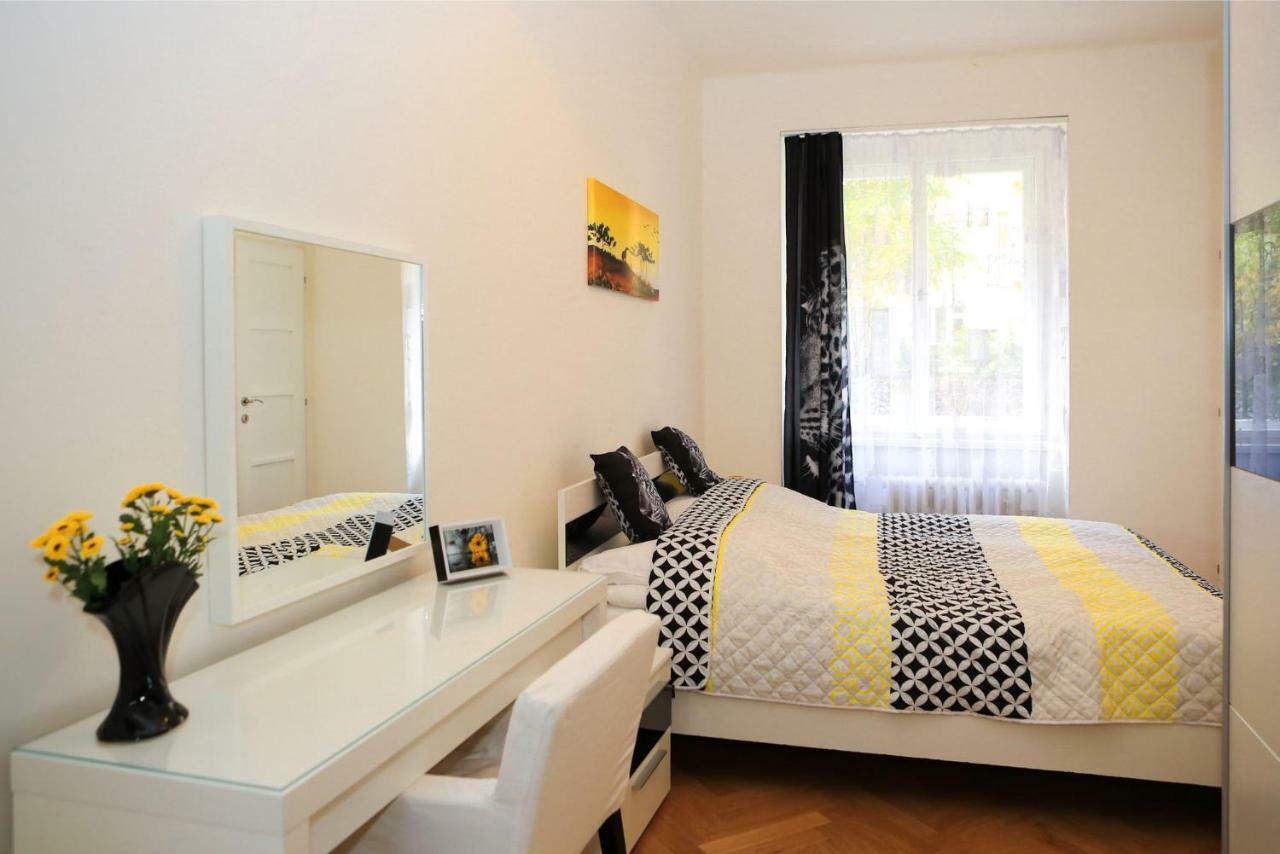 Apartament Yellow Few Steps From Metro Praga